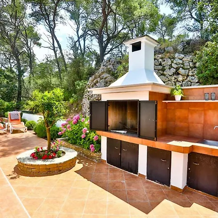 Villa With Private Pool Bobovisca